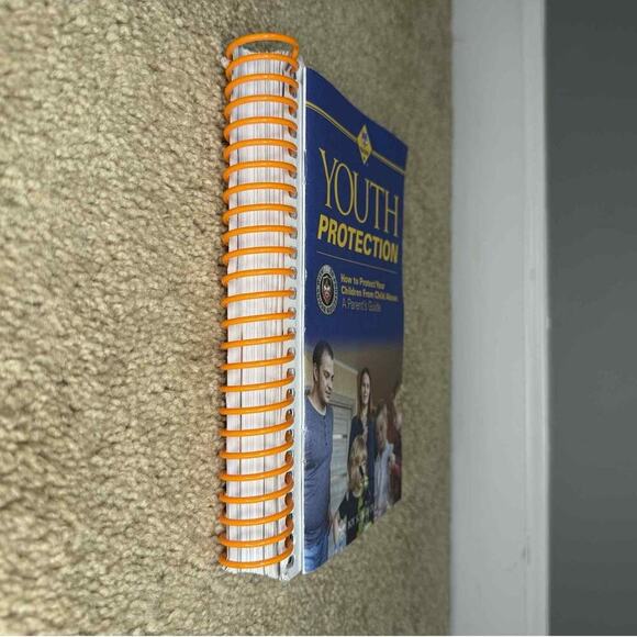 Cub Scouts Youth Protection Protect Your Children From Child Abuse Guide Book - Picture 2 of 4